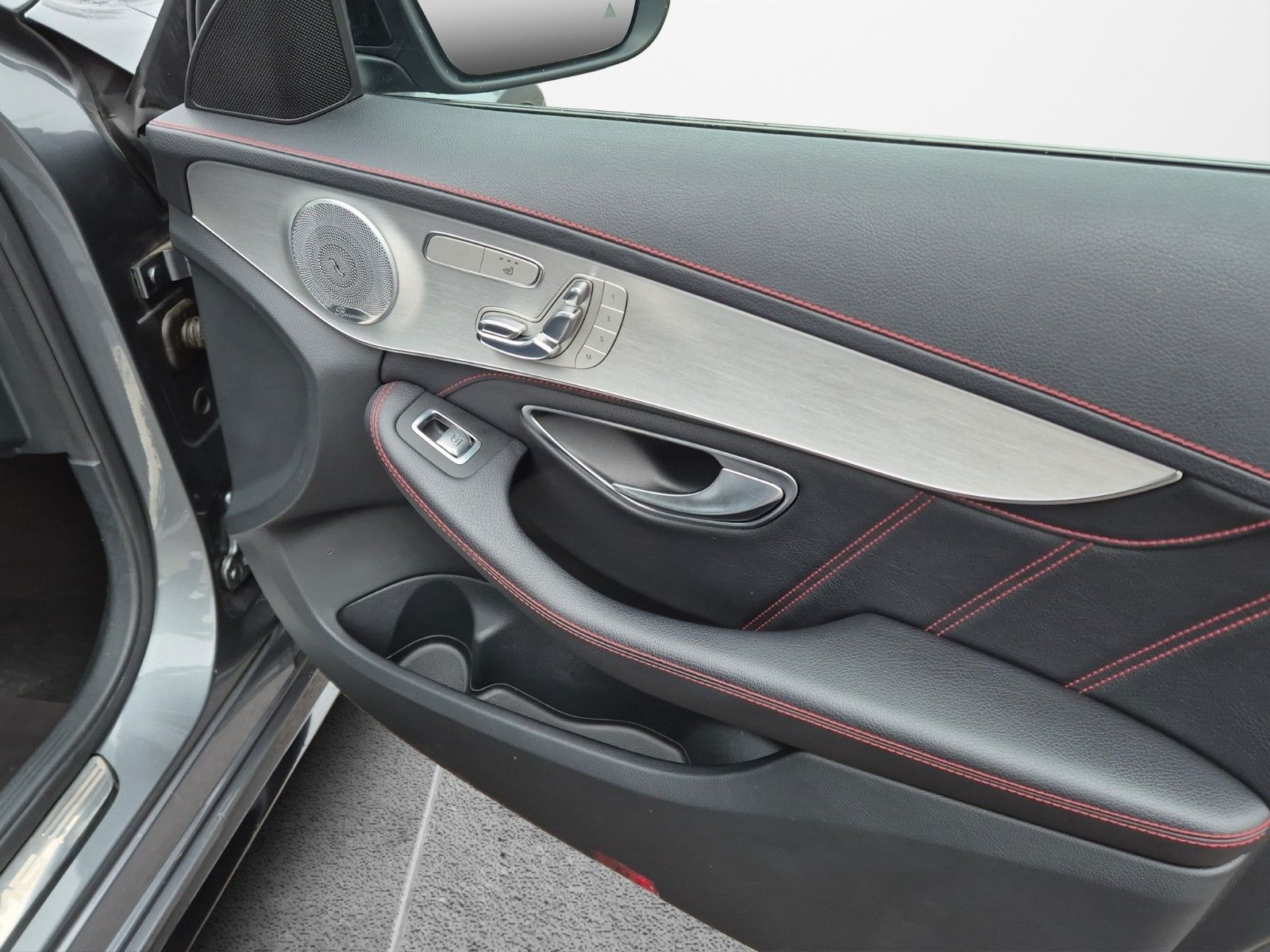 Fahrzeugabbildung Mercedes-Benz C43AMG PERF NIGHT BURM KAM LED HUD 360° HECK