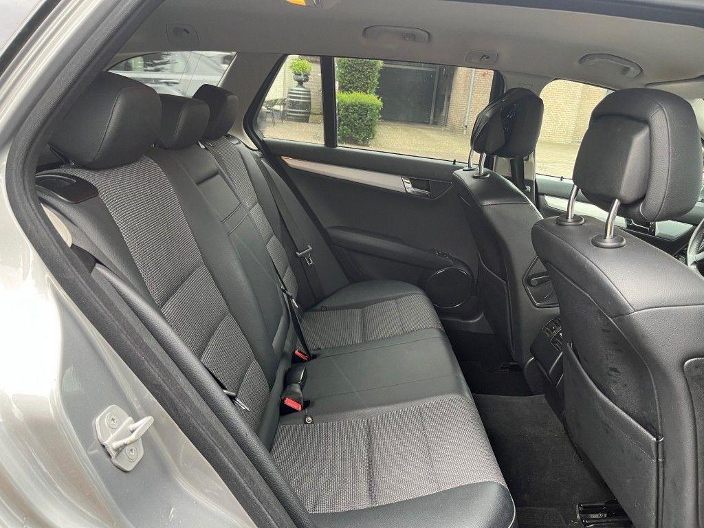 Mercedes-Benz C200 2009 — photo 11