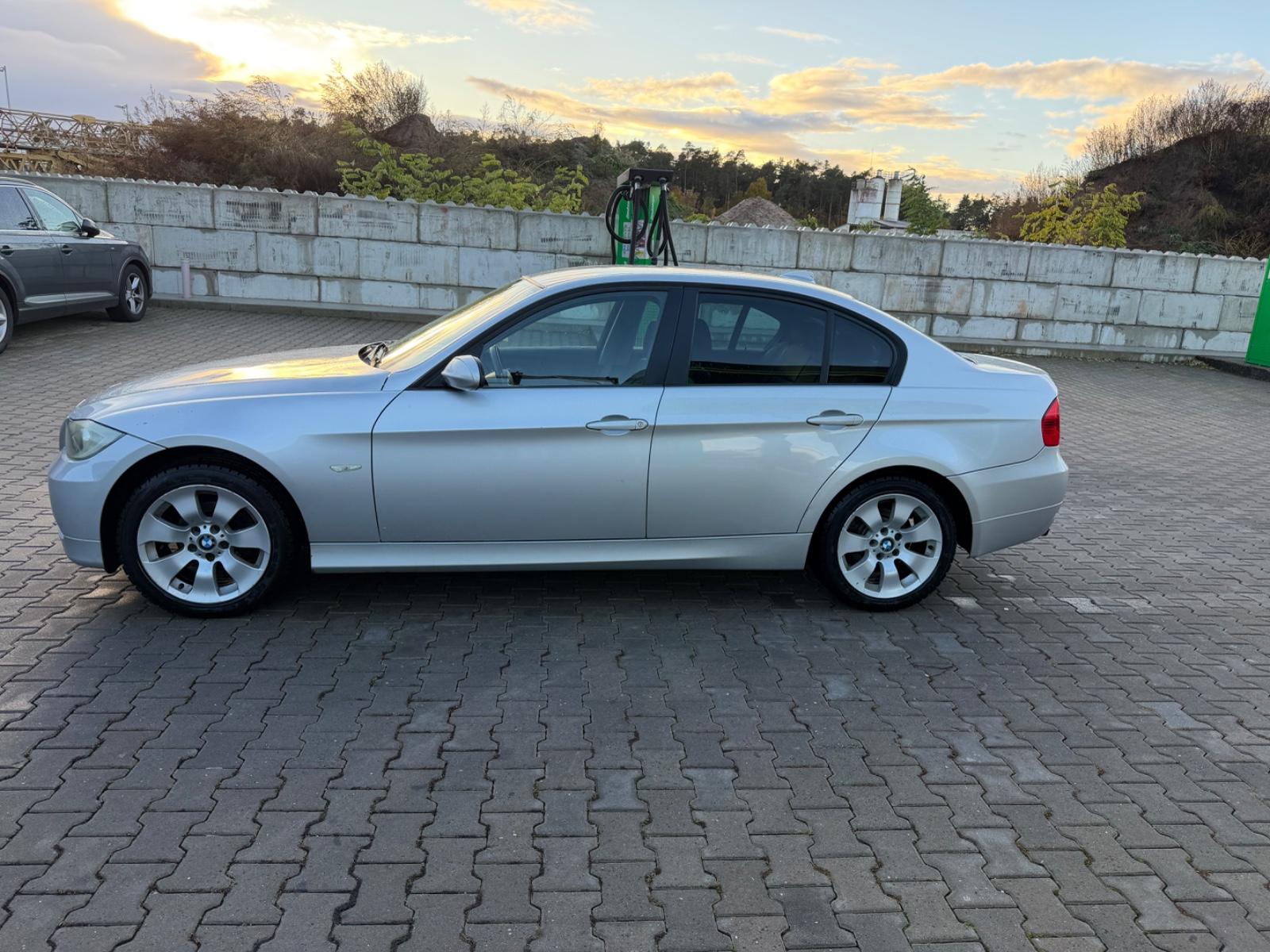 BMW 318i Lim. Sport TÜV-KLIMA-Inspektion Neu