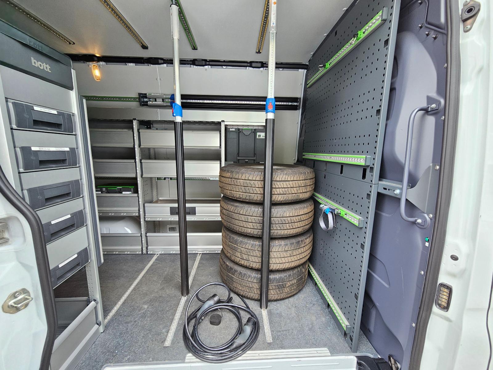 Mercedes-Benz eSprinter 414 BOTT WERKSTATT REGALE FULL HOUSE