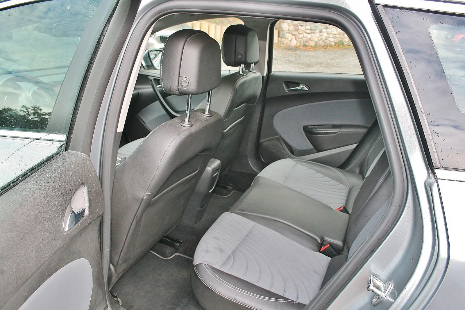 Opel Astra 2015 — photo 10