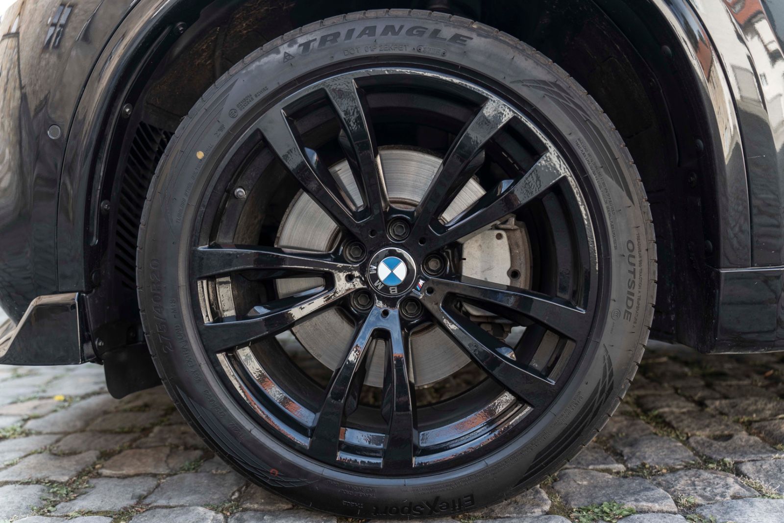 Fahrzeugabbildung BMW X5 xDrive50i M-SPORTPAKET HUD H&K CARPLAY 360°