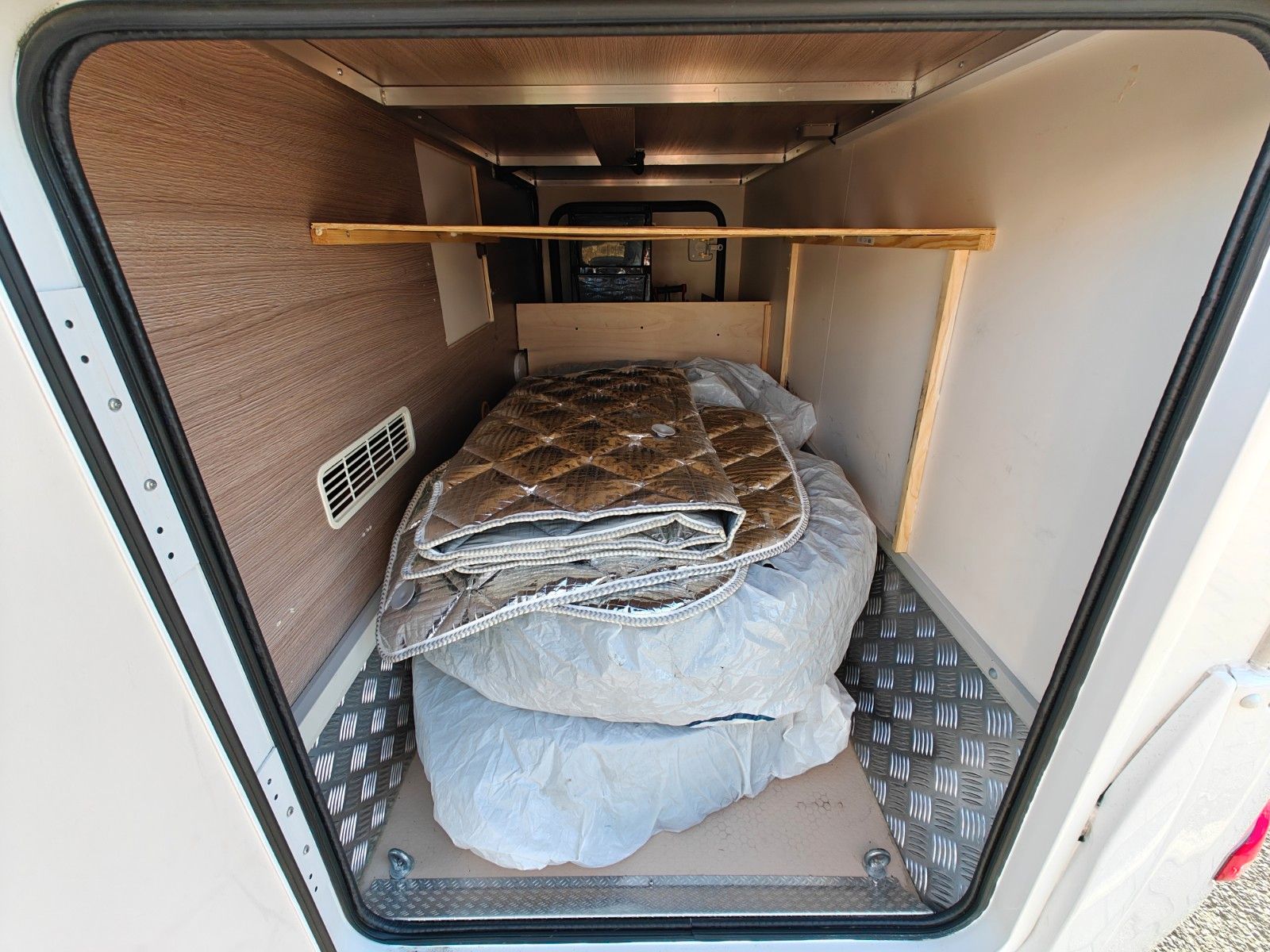 Fahrzeugabbildung XGO Dynamic 99 P + Hubbett, Solar, SAT, TV, Markise