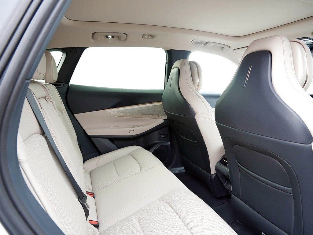 Lynk & Co 08