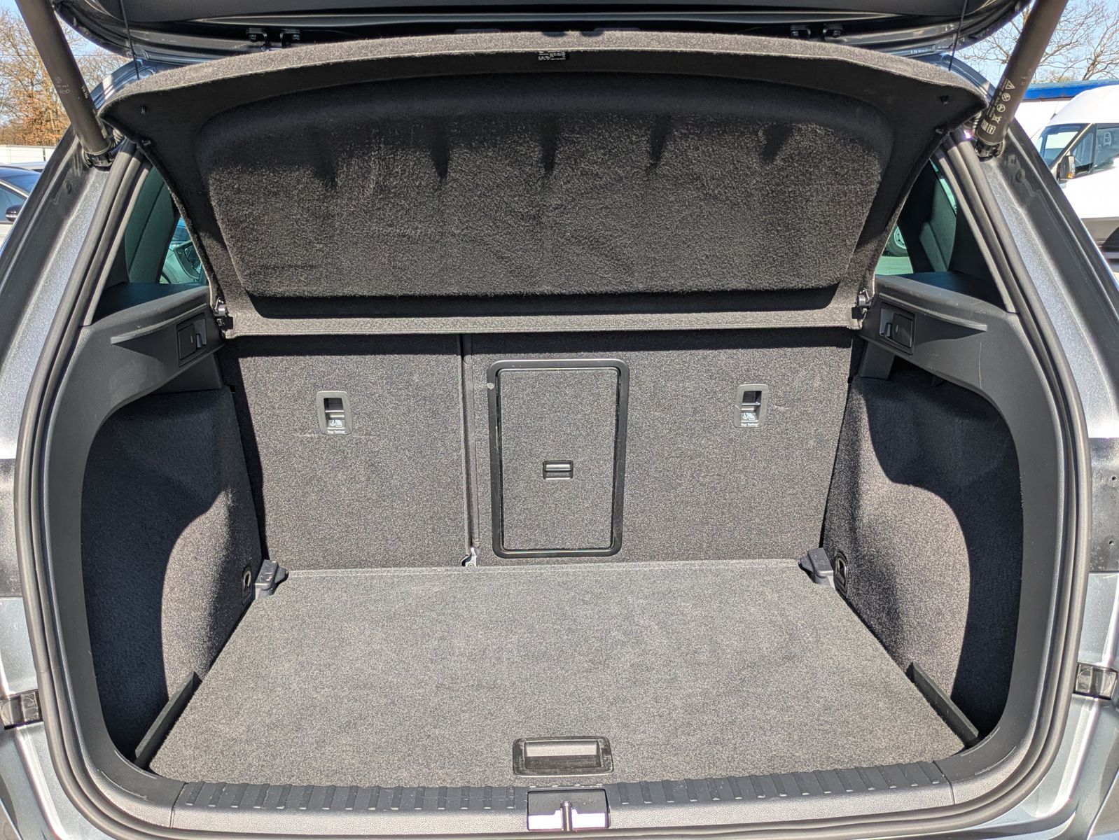 Fahrzeugabbildung CUPRA Ateca 1.5 TSI DSG AHK*LED*ACC*APP*KAMERA*19"