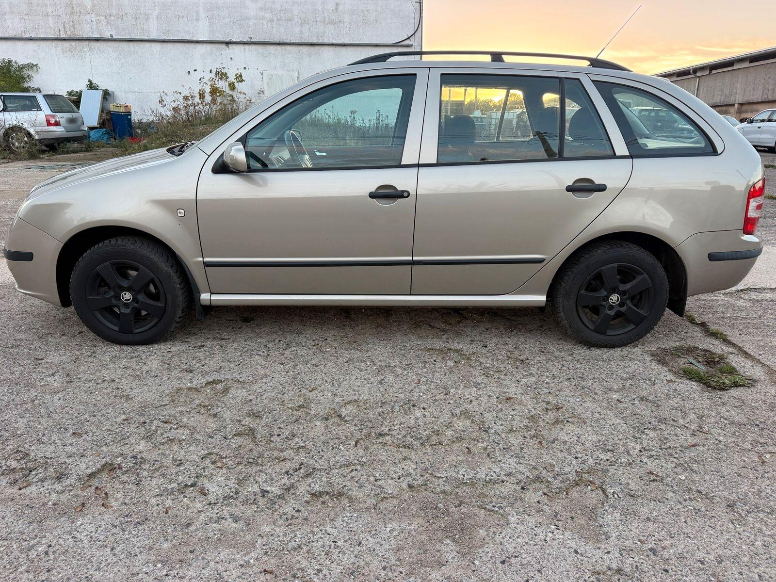 Skoda Fabia 2005 — rear view