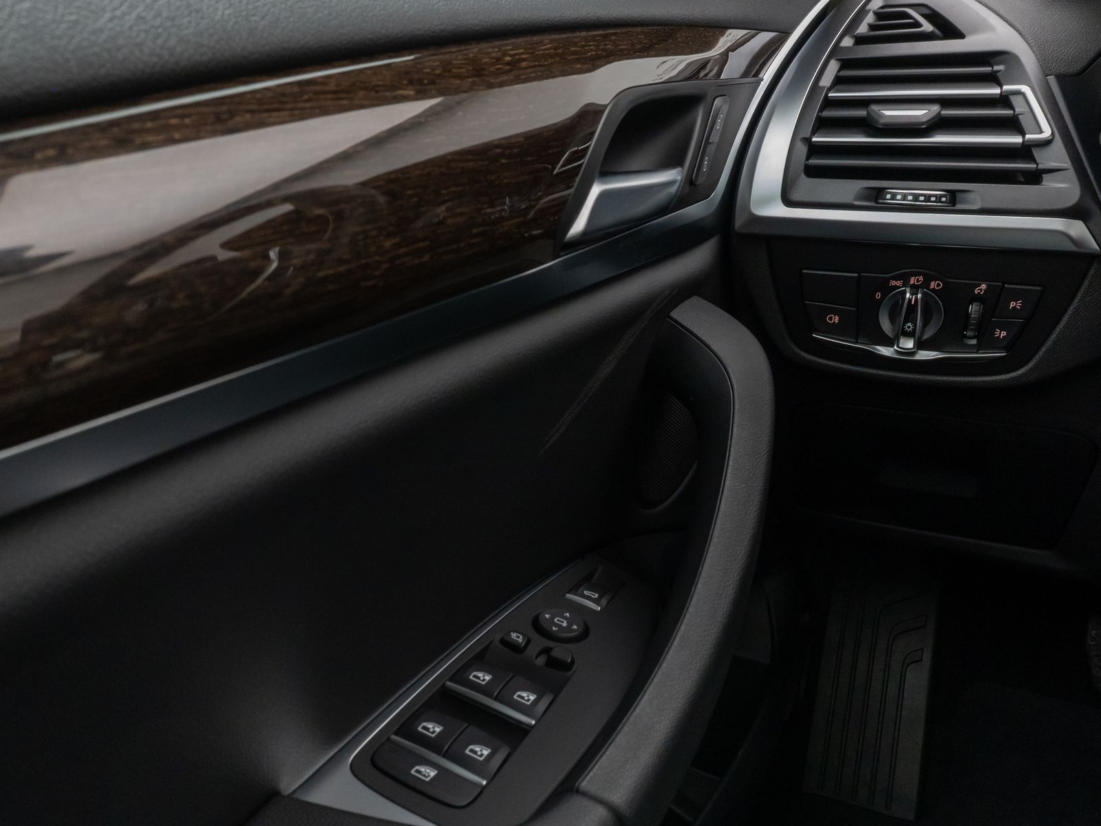 Fahrzeugabbildung BMW X3 xD30e Panorama Kamera Laser HUD DAB HiFi 18"