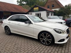 MERCEDES-BENZ E 220 CDI AVANTGARDE*Facelift*4xSHZ*S-Dach*Leder
