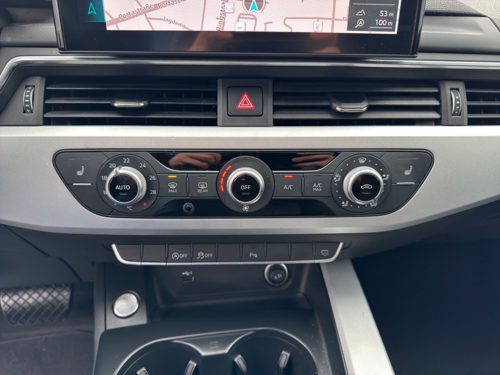 Fahrzeugabbildung Audi A4 AVANT 35 TFSI BLACK S-TRONIC NAVI LED ALLWETT