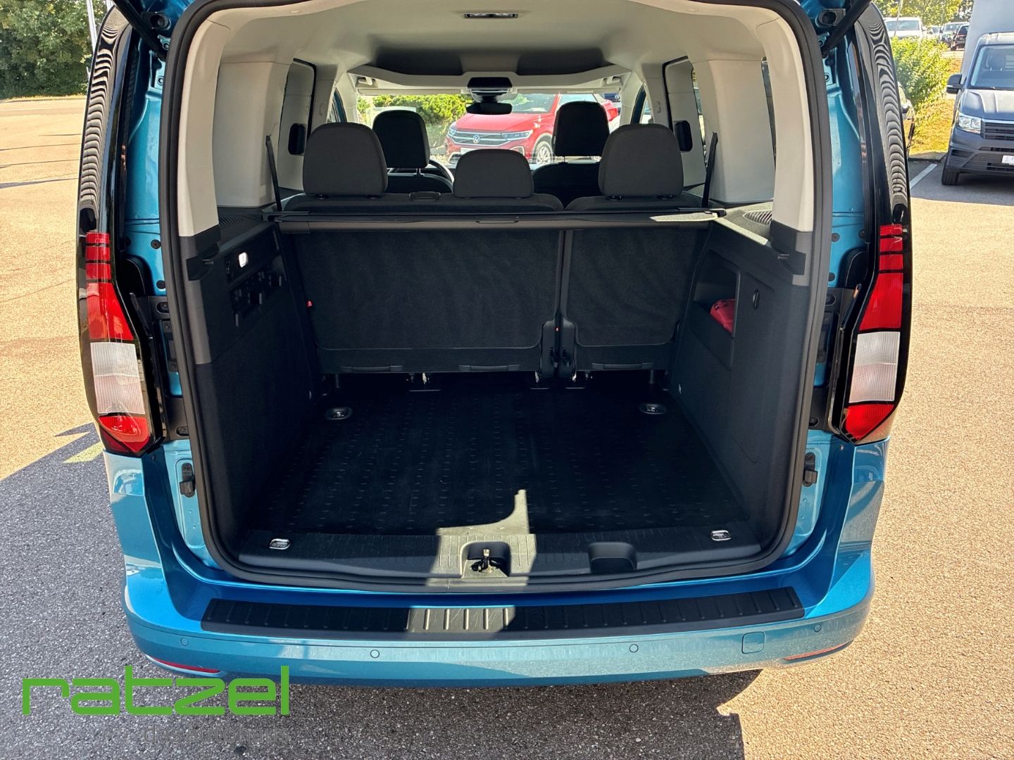 Fahrzeugabbildung Volkswagen Caddy Life 1.5 TSI DSG 5-Sitze Rückfahrkamera AC