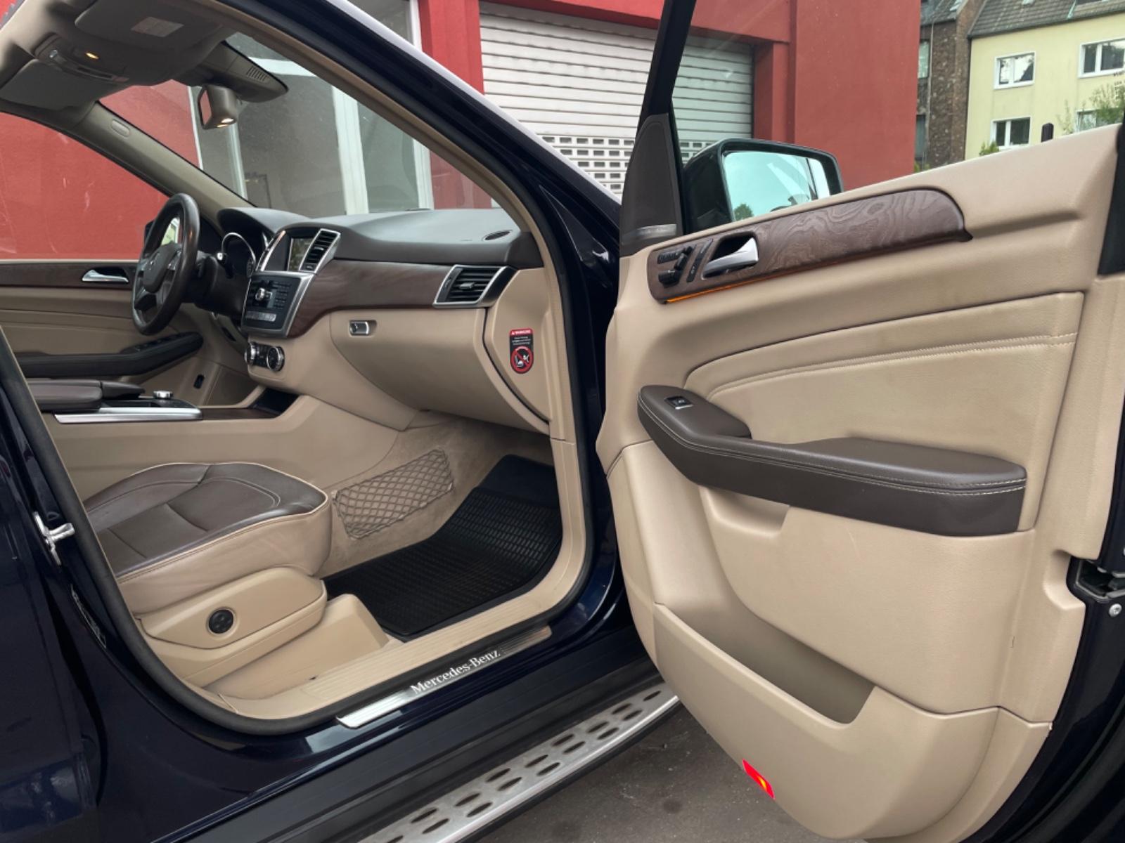 Mercedes-Benz ML 350 4Matic AMG /S-DACH/R-KAMERA/MEMORY/LEDER