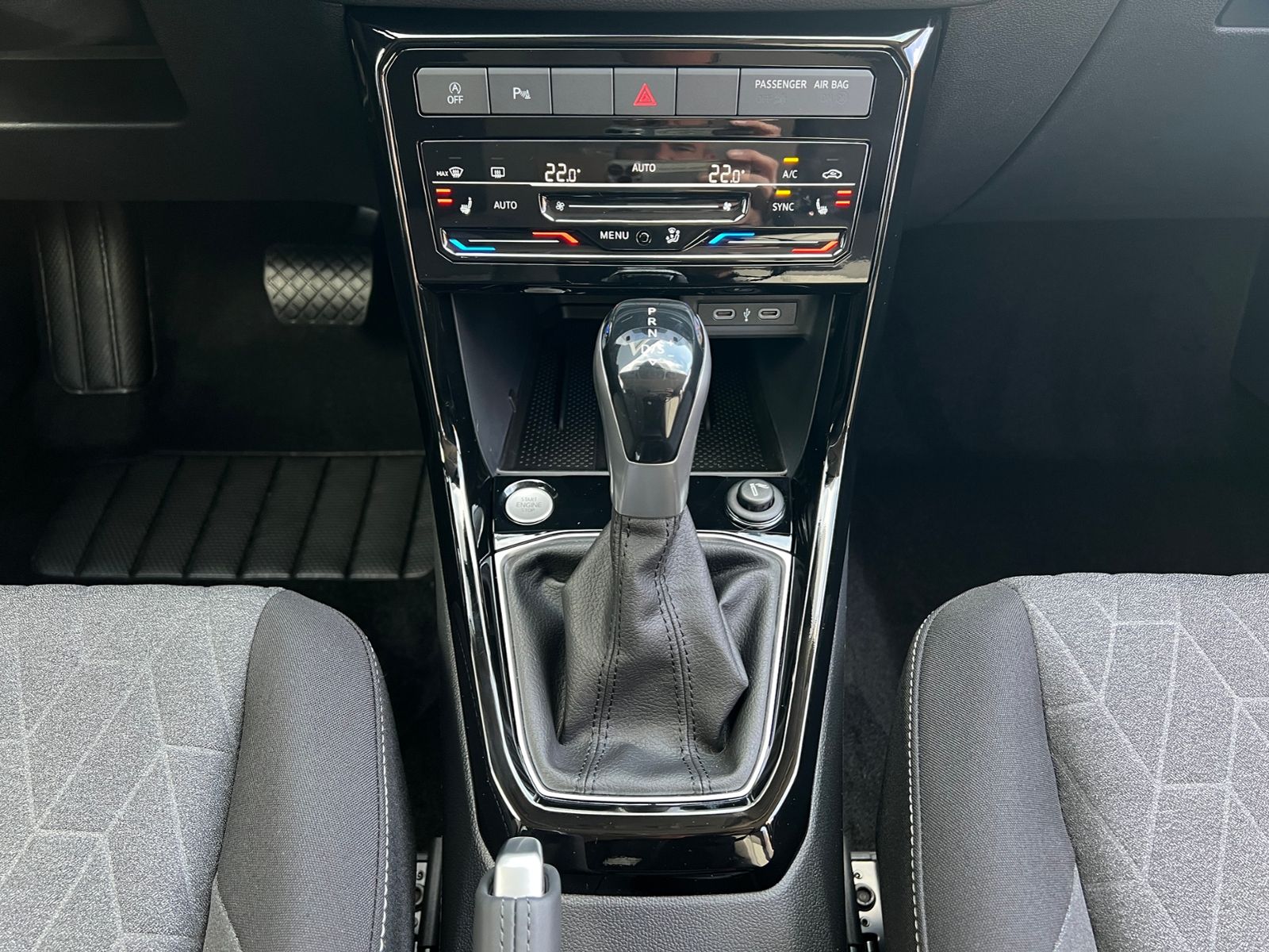 Fahrzeugabbildung Volkswagen T-Cross Life 1.0 TSI DSG *IQ.Light, Climatronic,