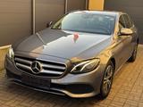 Mercedes-Benz E 220 d 4MATIC Autom. - - Mercedes-Benz mit Diesel-Antrieb: Grau, Luftfederung, Limousine