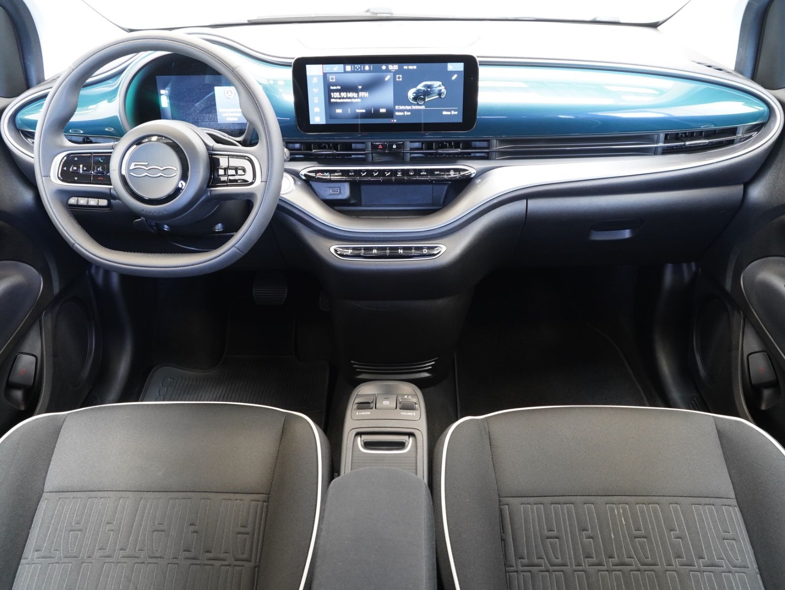 Fahrzeugabbildung Fiat 500e 87KW/42kWh/DC-LADEN/CARPLAY/DAB/SOH/KAMERA