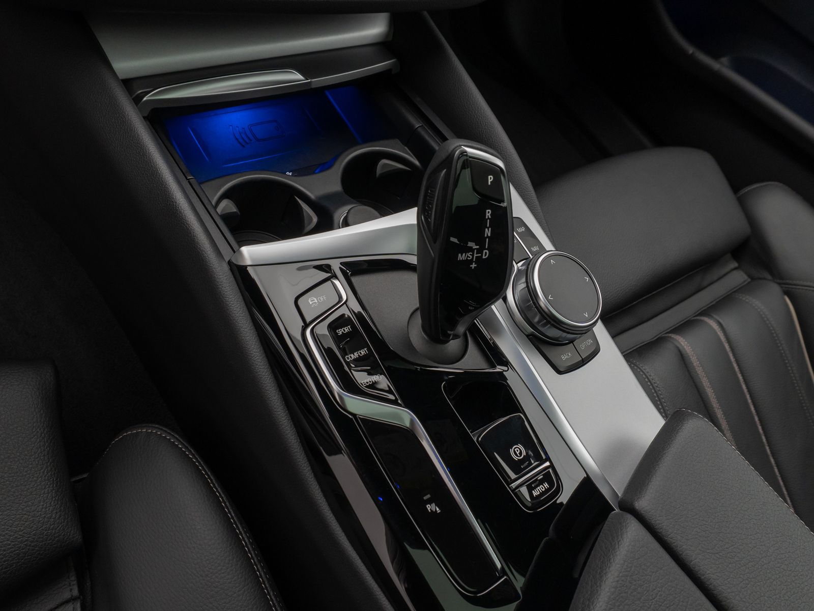 Fahrzeugabbildung BMW 530i xD Panorama Kamera Laser HUD HiFi Komfort