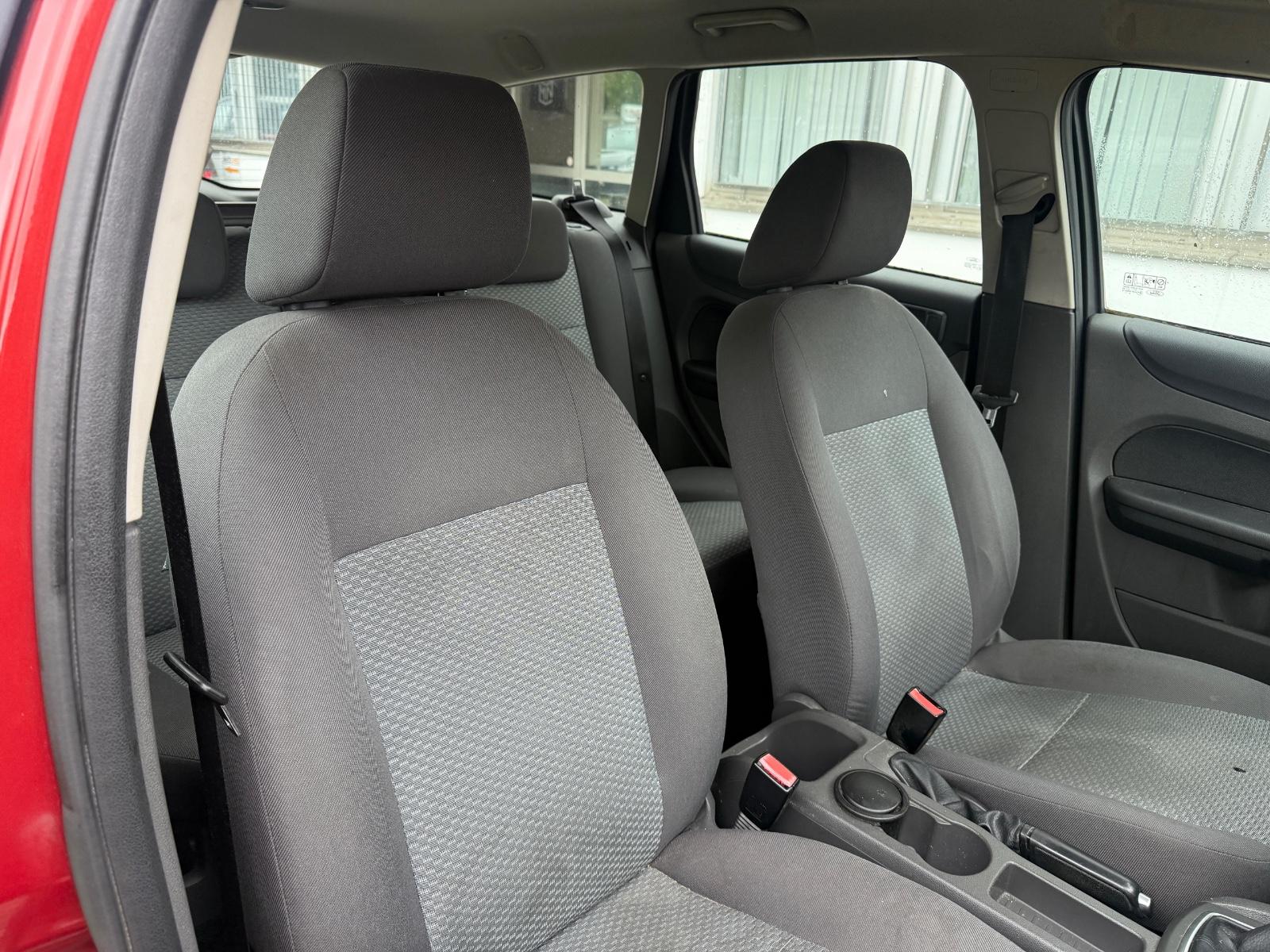 Ford Focus 2007 — photo 14