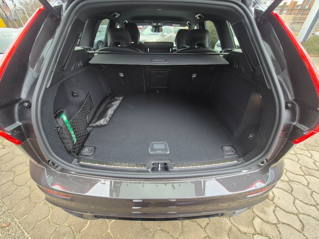 Fahrzeugabbildung Volvo XC60 B5 B AWD Plus Dark+BusinessPak.+AHZV+