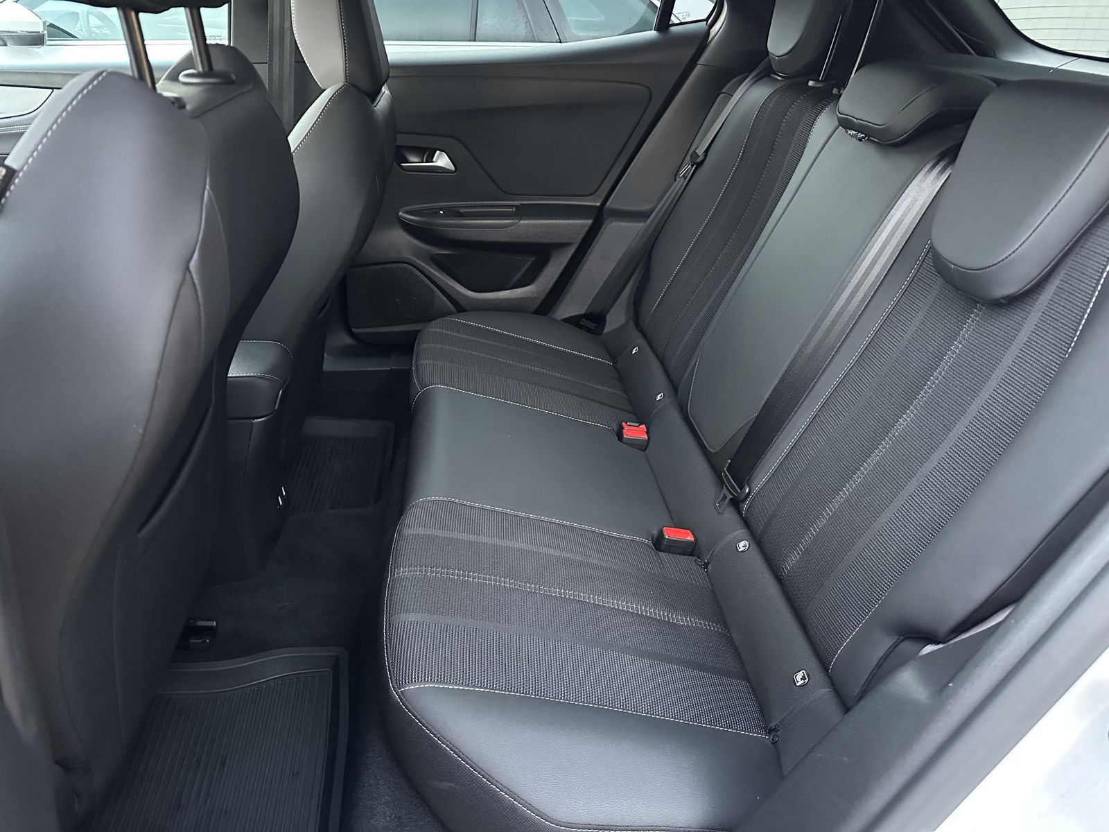 Fahrzeugabbildung Opel Mokka-e Elegance NAV+LED+ACC+SPUR+KAMERA+DAB+SHZ