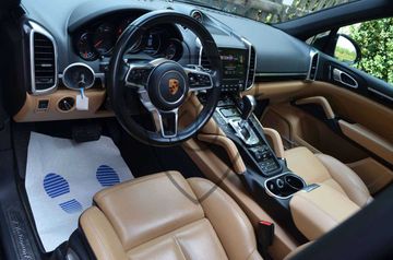 Porsche Cayenne - 5