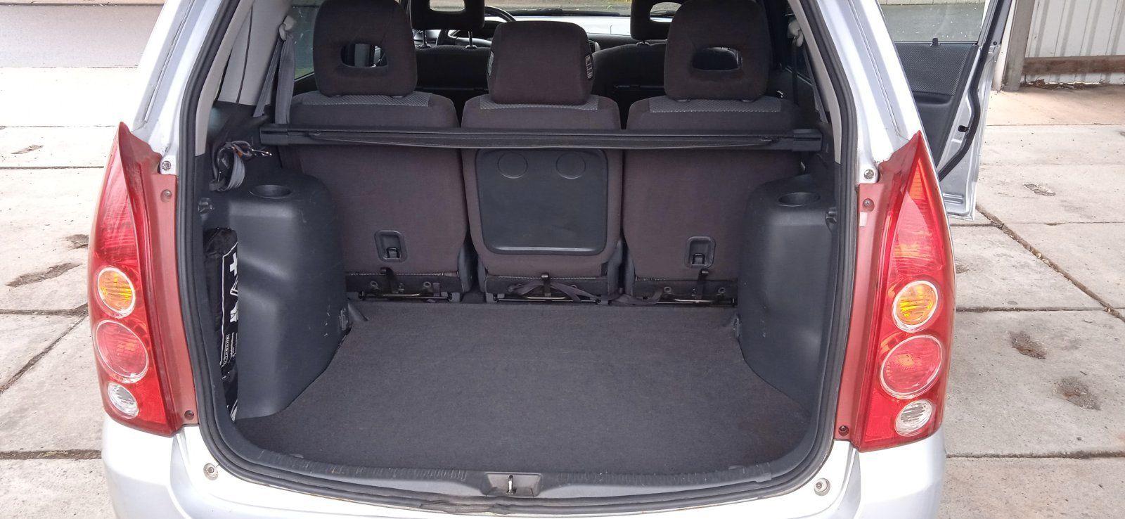 Mazda Premacy 2005 — вигляд ззаду