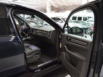 Porsche Cayenne - 4