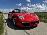 Porsche Boxster, 1.HD, org. 51.000 km, Neuwagenzustand - Porsche mit Benzin-Antrieb: Rot, Leder, Cabrio