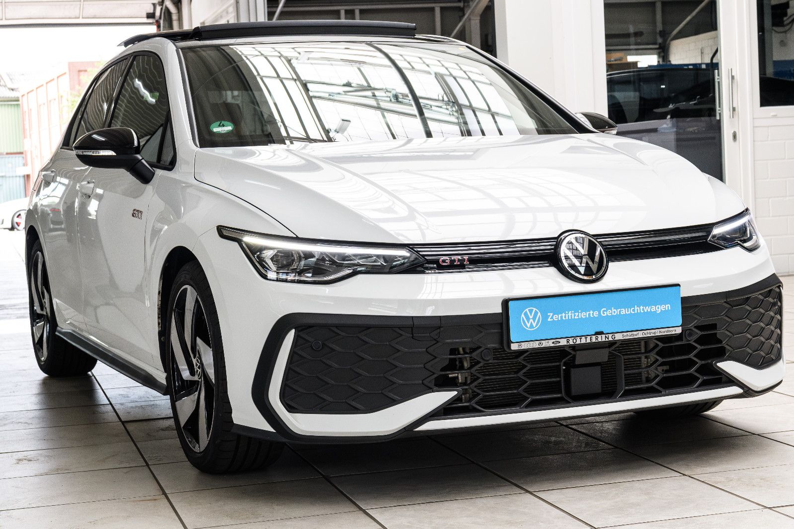 Fahrzeugabbildung Volkswagen Golf VIII GTI DSG LED+PANO+RFK+HuD+BLACK-STYLE