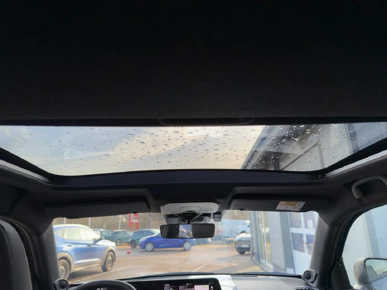 Fahrzeugabbildung Toyota Urban Cruiser FWD Lounge 61kWh Panorama*