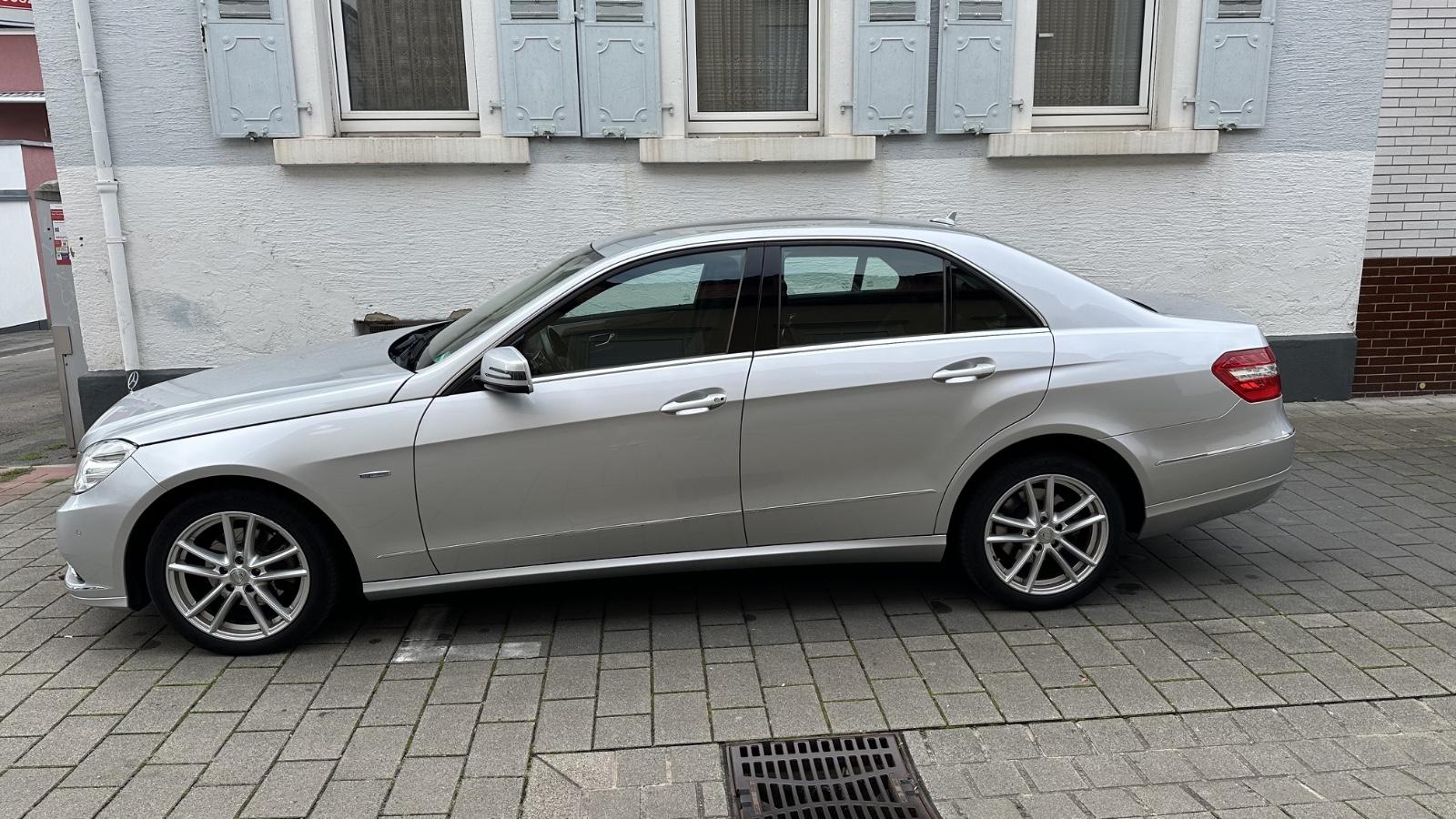 Mercedes-Benz E 220 CDI BlueEFFICIENCY Standard