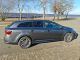 Toyota Avensis 2,0-l-D-4D Executive Touring Sports ... - Toyota Avensis mit Diesel-Antrieb: 2.0