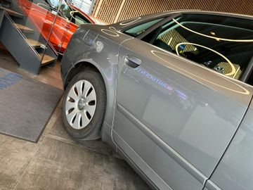 Audi A4 Lim. *TEMPOMAT*KLIMAAUTOMATIK*SitzHZ*