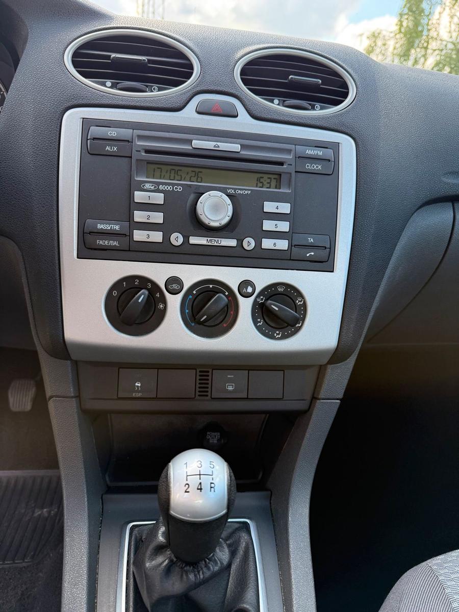 Ford Focus 2006 — photo 10