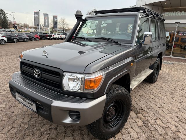 Toyota Land Cruiser GRJ76 LX V6