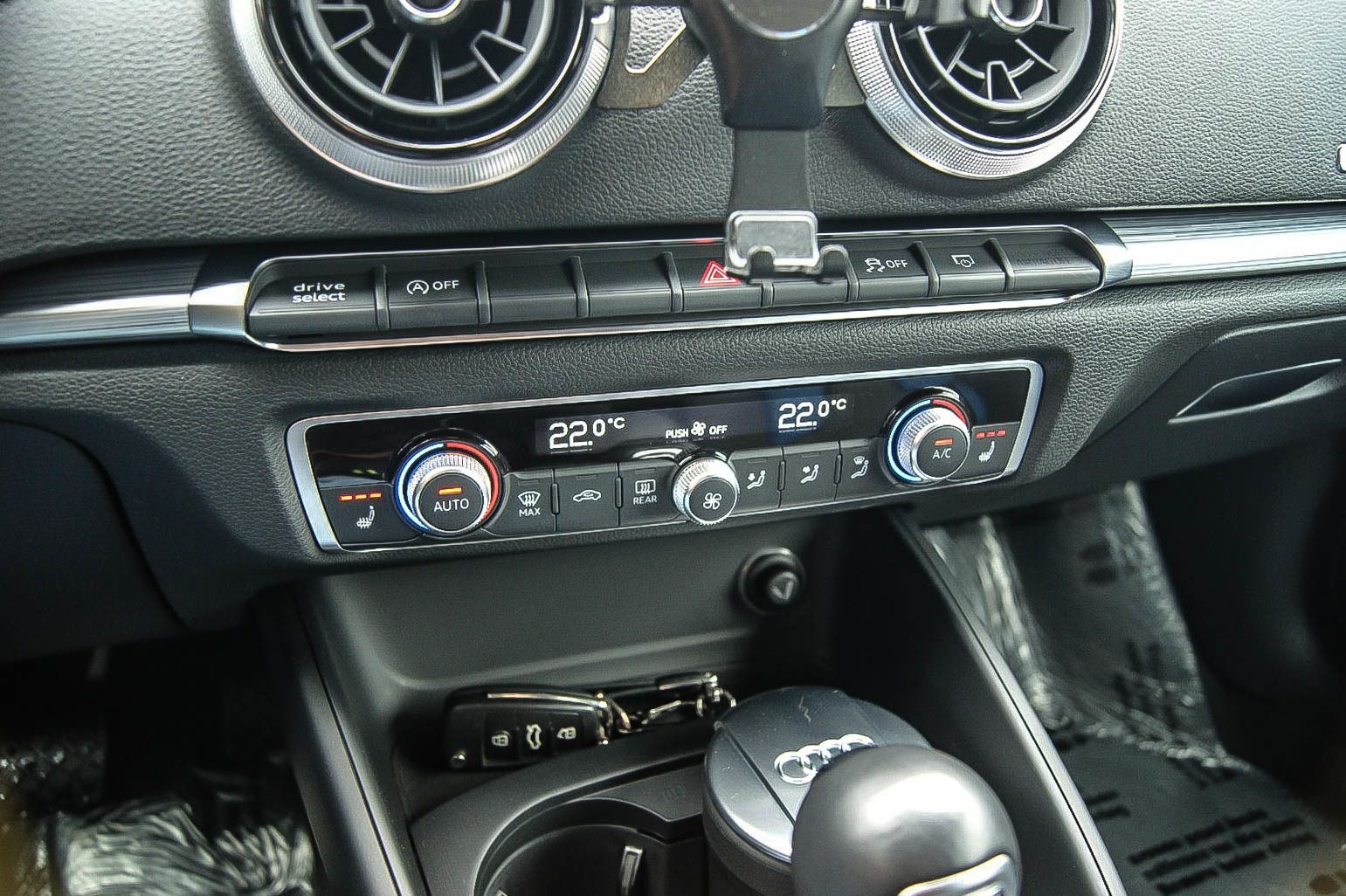 Fahrzeugabbildung Audi A3 30 TFSi SPORT S-tronic XENON NAVIGATION PDC