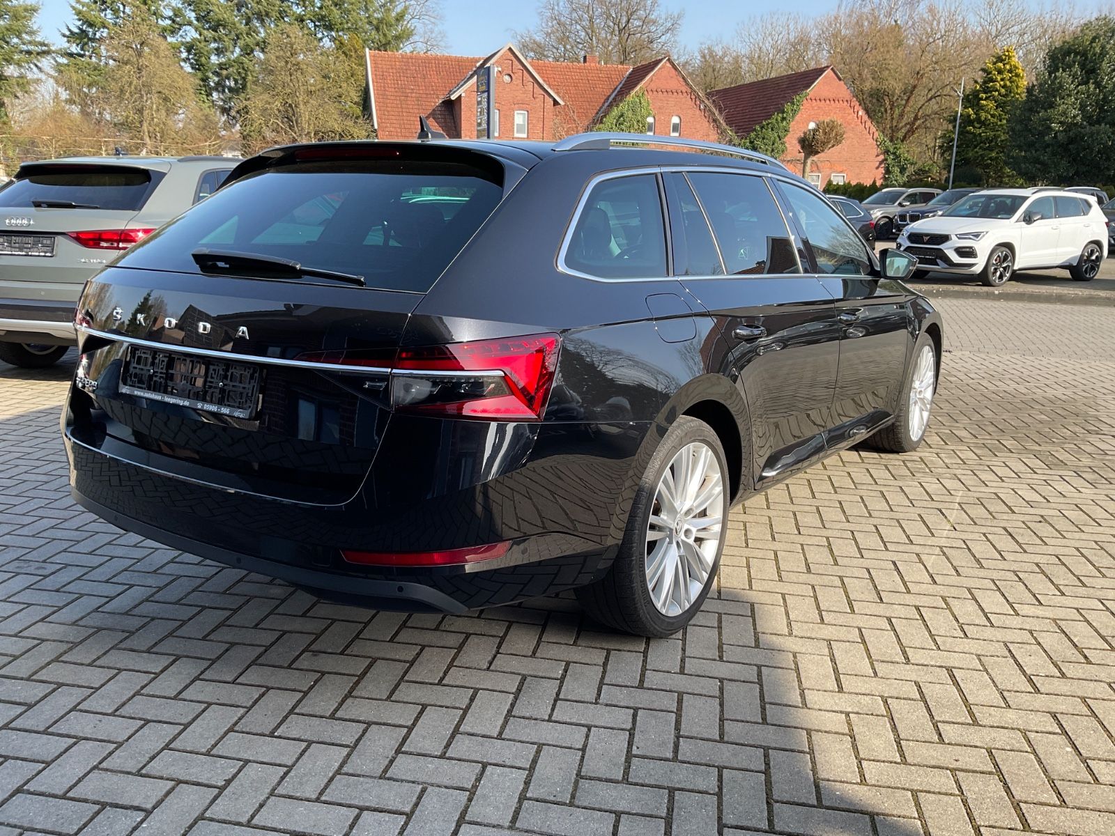 Fahrzeugabbildung SKODA Superb Combi 2.0 TDI DSG STYLE,Standheizung,Car