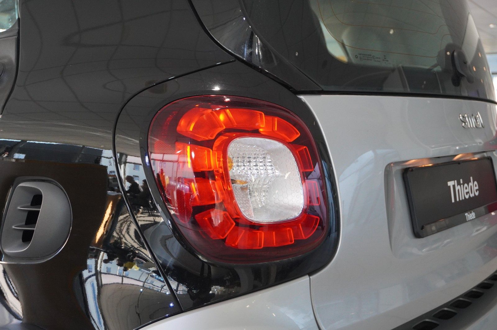 Fahrzeugabbildung Smart ForTwo 1.0 COUPE LED/KLIMA/SHZ/PANO./SPORT/USB