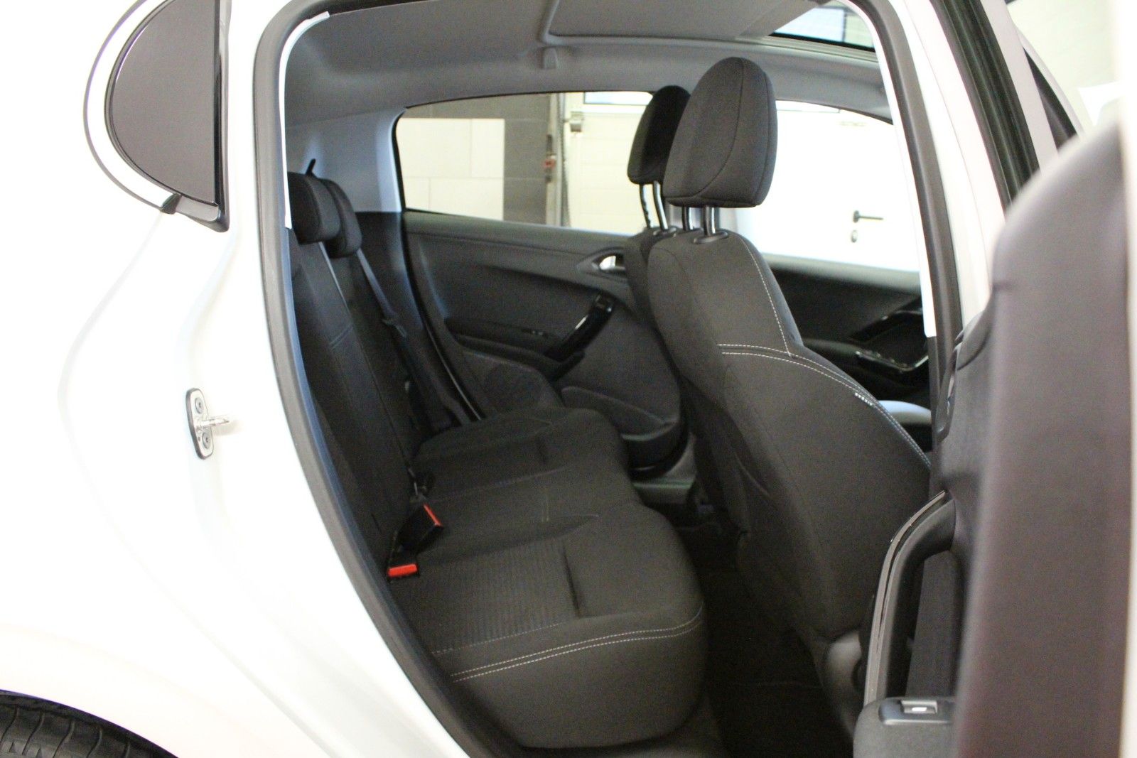 Fahrzeugabbildung Peugeot 208 PureTech 110 Edition Panoramadach*Sitzheizun
