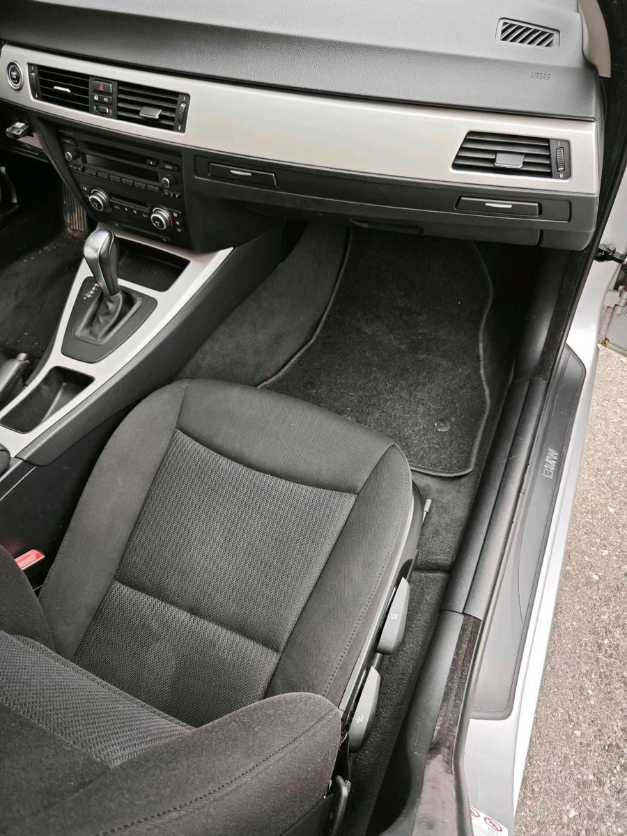 BMW 318 2009 — photo 8