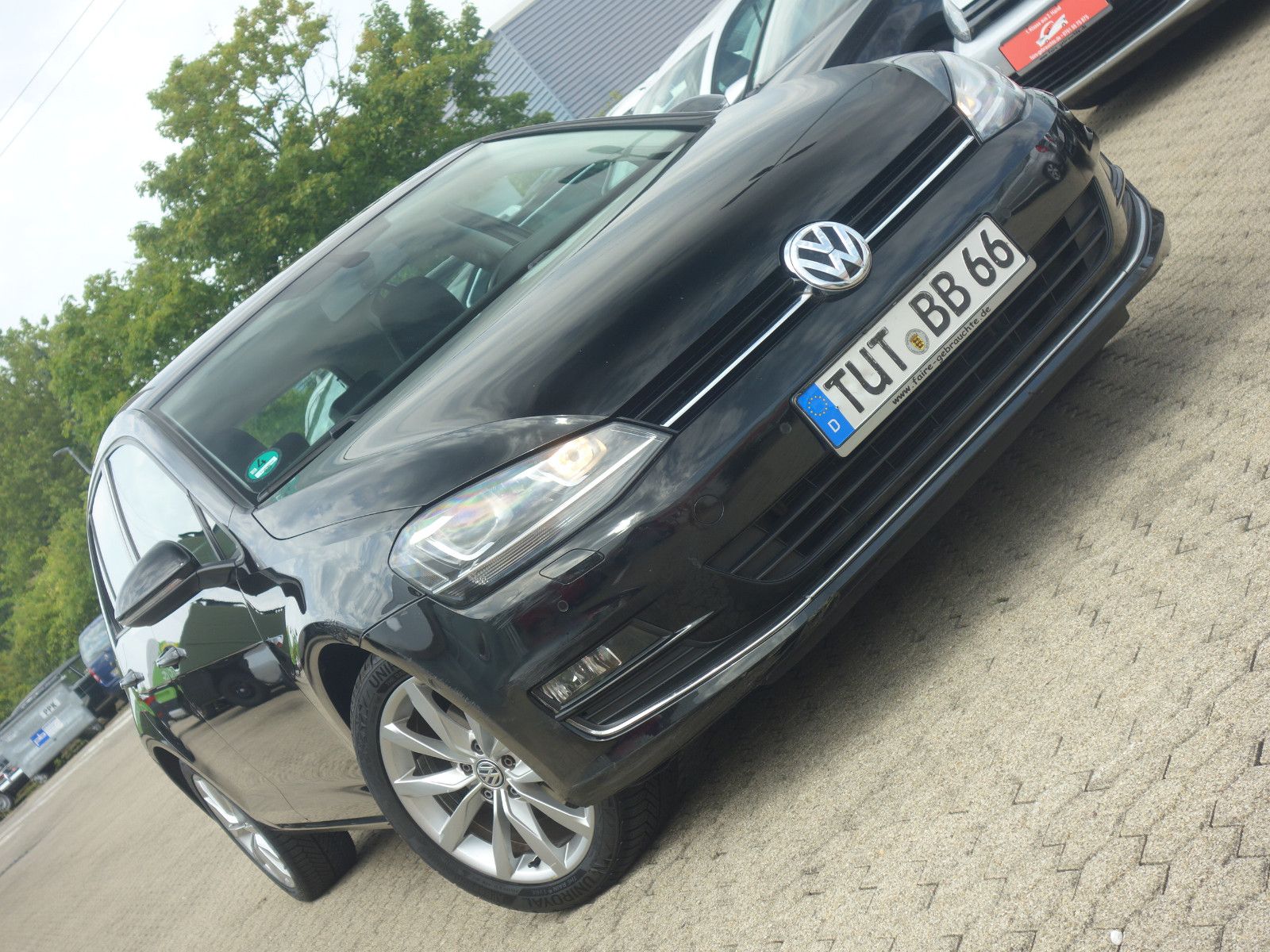 Volkswagen Golf - 1