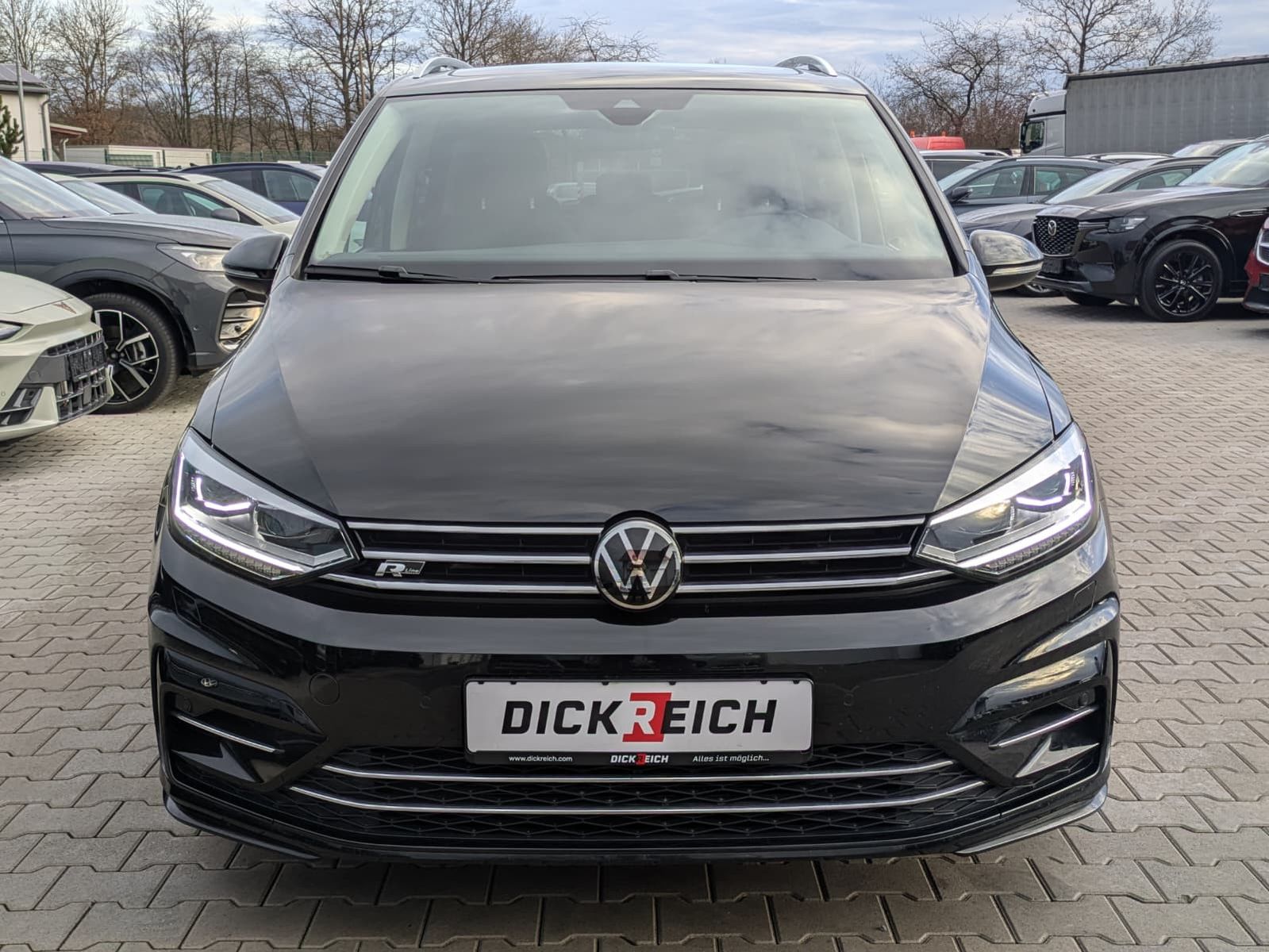 Fahrzeugabbildung Volkswagen Touran 2.0 DSG R-Line High. Pano 7-Si IQ.Dri AHK