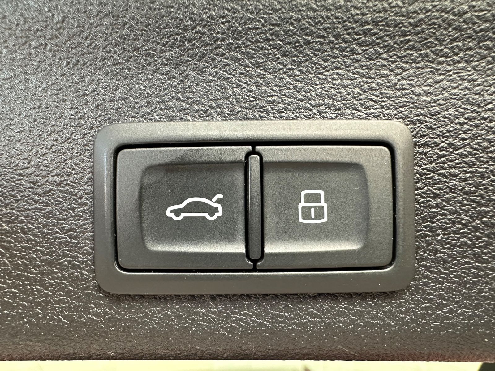 Fahrzeugabbildung Audi A6 Avant 3.0 TDI Qu S-Line NAV+LED+PANO+KAM+ACC
