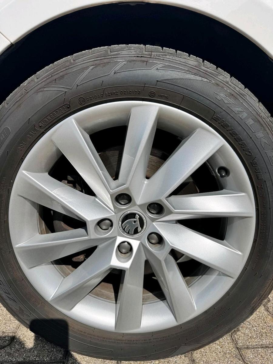 Skoda Superb 2012 — photo 13