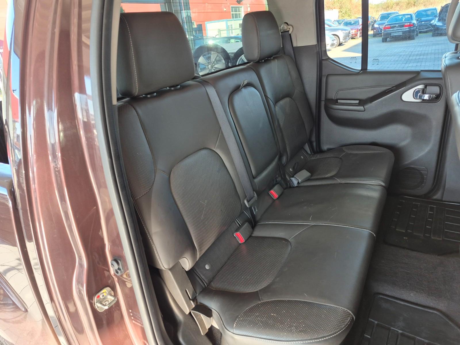 Nissan Navara Double Cab 3.0 dCi V6 231 ch BVA 4x4 / 121 000 km / Bose / Toit ouvrant / Cuir / Caméra de recul