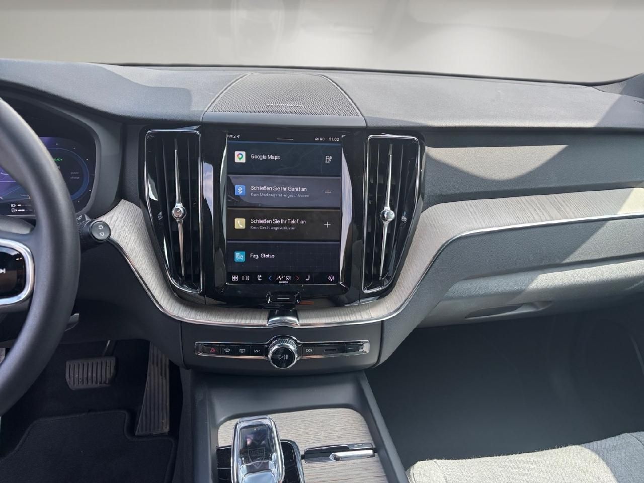 Fahrzeugabbildung Volvo XC60 T6 AWD Plug-In Hybrid Plus Dark