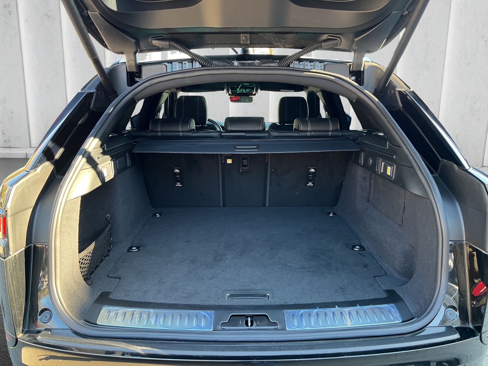 Fahrzeugabbildung Land Rover Range Rover Velar Velar P400e R-Dynamic*BlackEdi