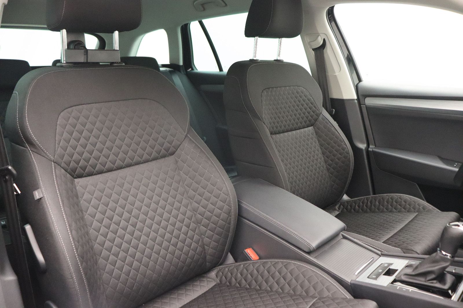 Fahrzeugabbildung SKODA Superb Combi Ambition LED ACC Navi DSG