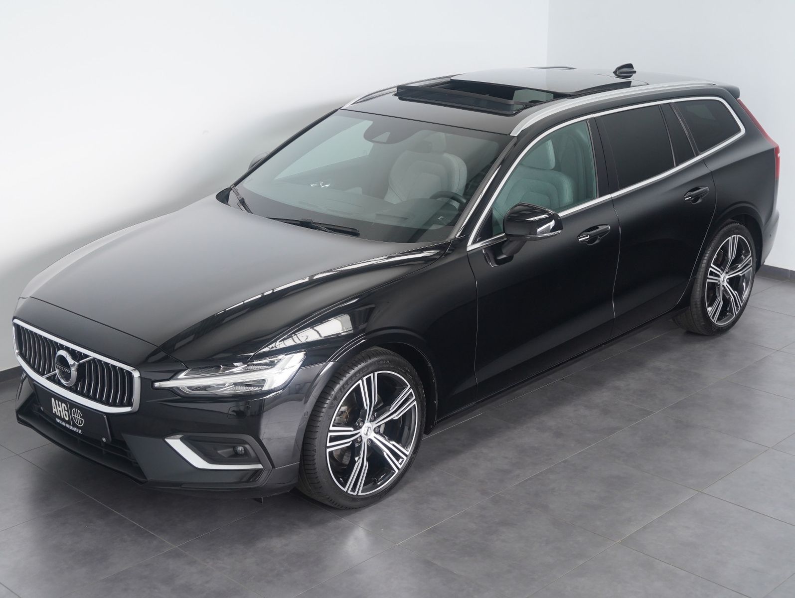 Fahrzeugabbildung Volvo V60 Kombi B4 B Plus Bright LED/PANO/LM19"/360°