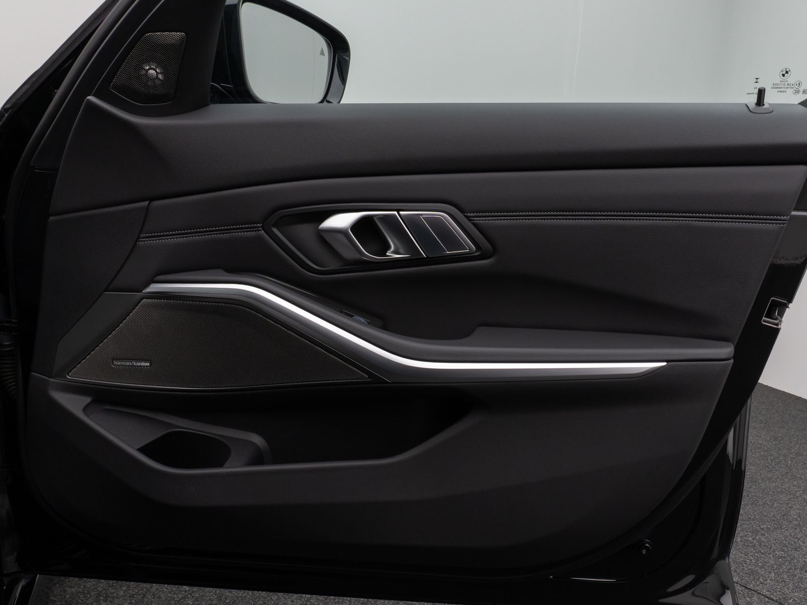 Fahrzeugabbildung BMW 320e Kamera HUD DAB H/K AHK Stop&Go Sport LED