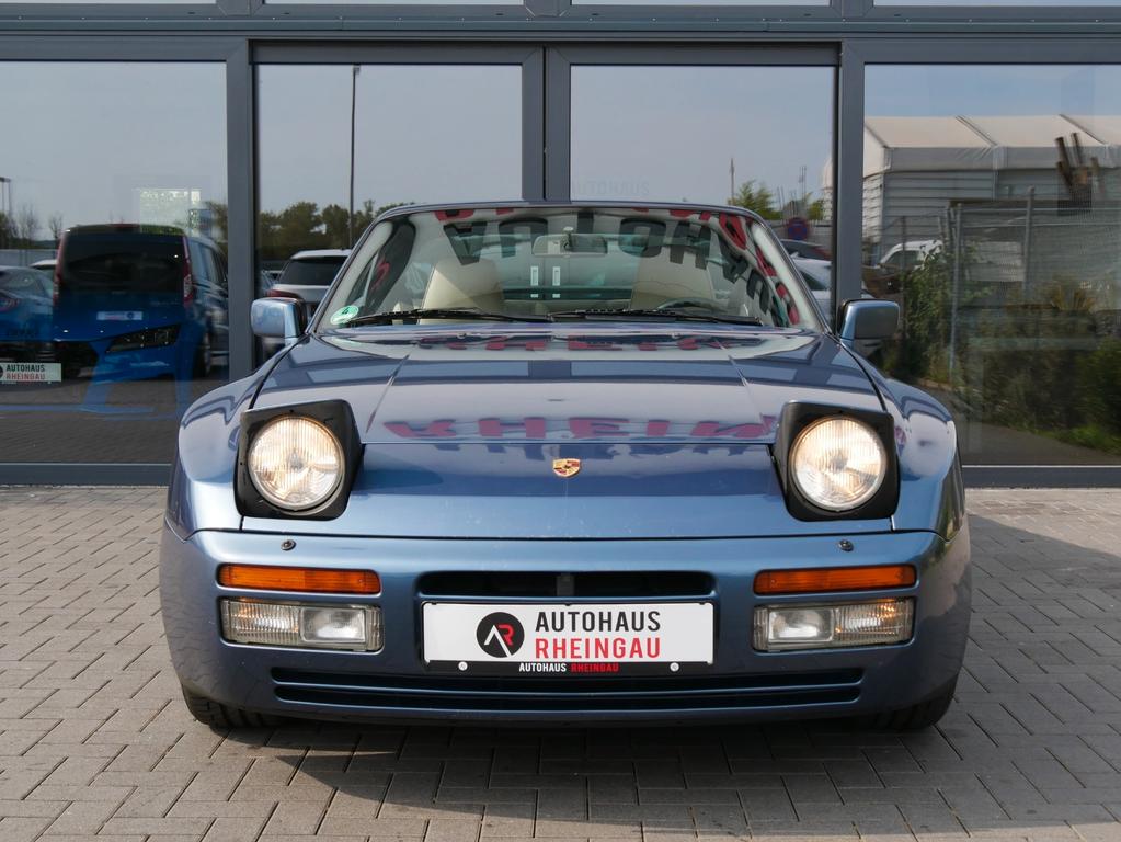 Porsche 944