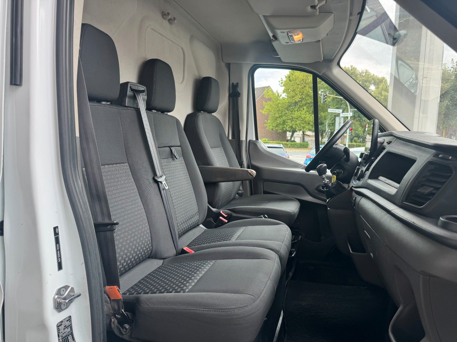 Fahrzeugabbildung Ford Transit Kasten 350 L4 H3 Navi/Klima/AHK/PDC/1.Hd